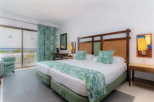 Tek Büyük Yataklı Oda, Balkon, Deniz Manzaralı