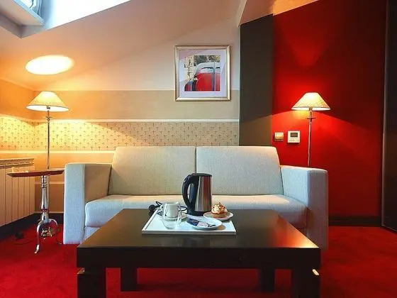 Junior Süit, Jakuzi