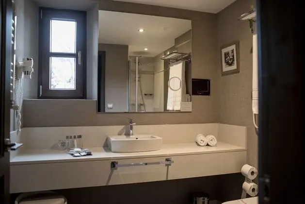 Junior Süit, Jakuzi