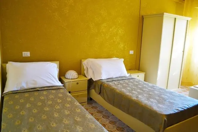 İki Ayrı Yataklı Oda, Bahçe Manzaralı