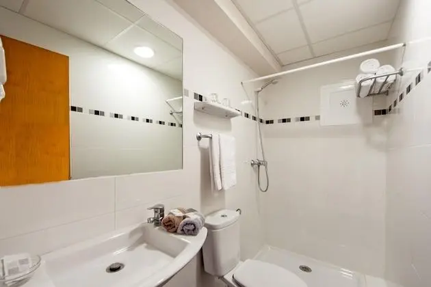 1 Çift Kişilik Veya 2 Tek Kişilik Yatak Capacity 3