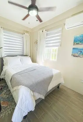 Reef 1br apartment 360 degree views of island from roof top