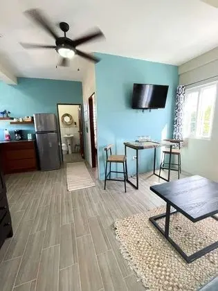 Reef 1br apartment 360 degree views of island from roof top