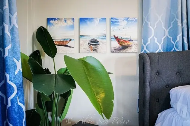 Sunrise King Suite 360 degree views of island from roof top