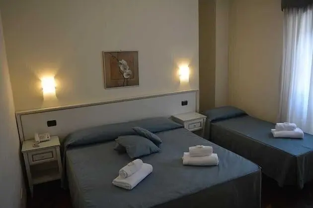Üç Kişilik Oda