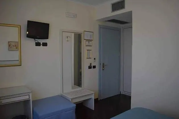 Üç Kişilik Oda