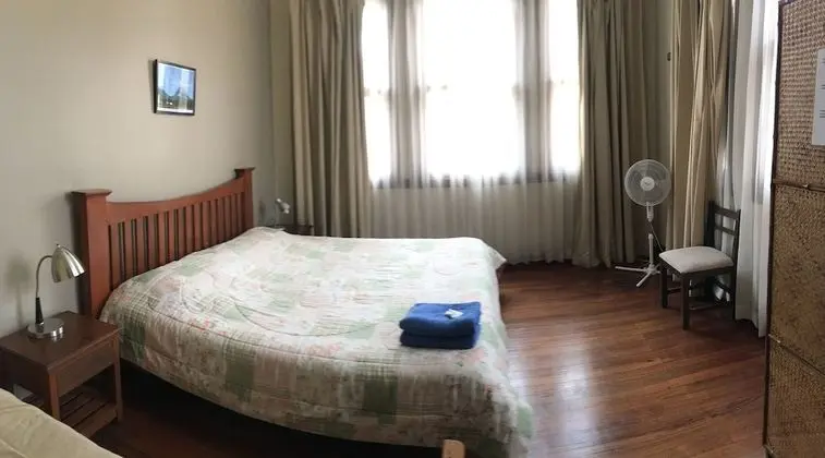 Tek Büyük Yataklı Oda, Ortak Banyo