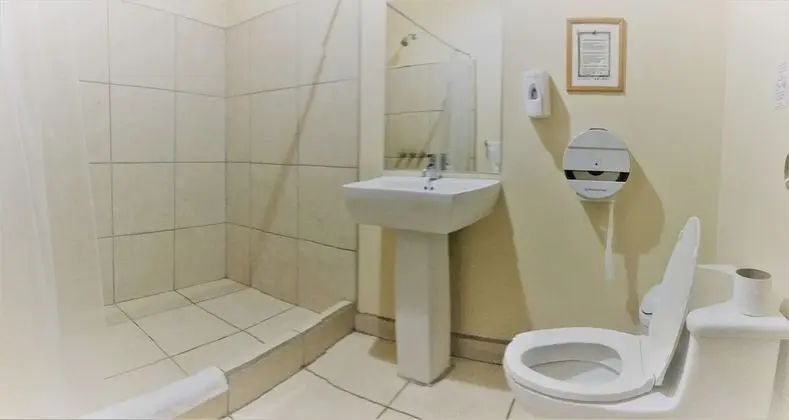 Tek Büyük Yataklı Oda, Ortak Banyo