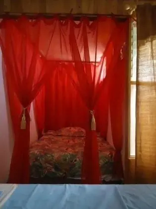 One bed in Shared Dormitory with Shared Bathroom