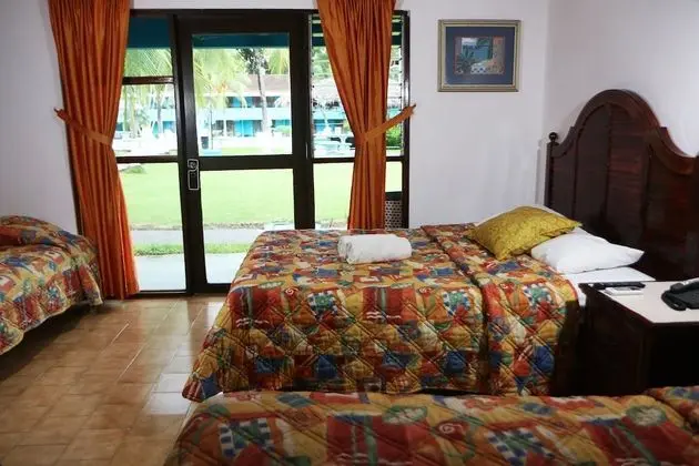 Standard Family Room 2 Queen beds and 1 Single