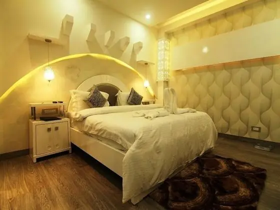 Luxury Oda