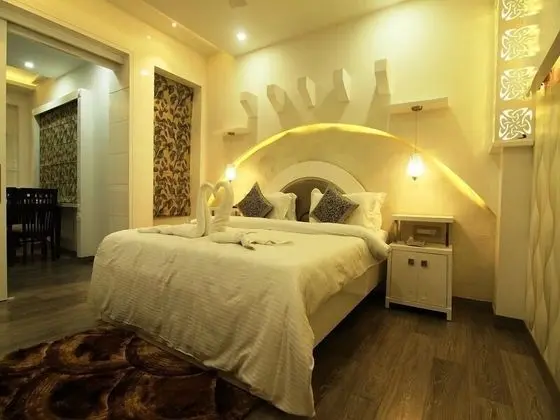 Luxury Oda