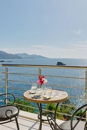 Deluxe Üç Kişilik Oda, Deniz Manzaralı