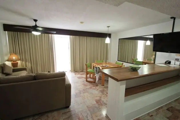 Suite 1 Bedroom, Ocean Front