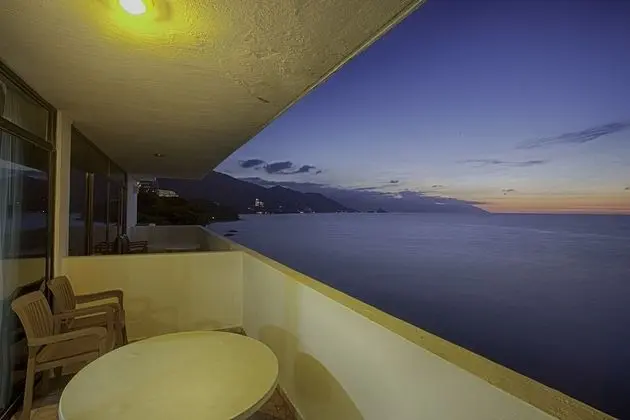 Suite 1 Bedroom, Ocean Front