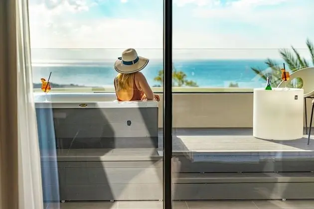 Tek Büyük Yataklı Oda (Jacuzzi Deluxe)