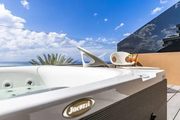 Tek Büyük Yataklı Oda (Jacuzzi Deluxe)