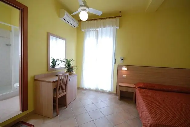 Tek Büyük veya İki Ayrı Yataklı Oda, Balkon