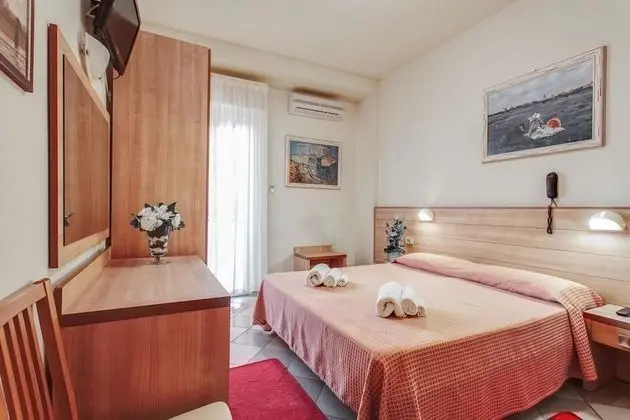 Tek Büyük veya İki Ayrı Yataklı Oda, Balkon