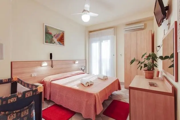 Tek Büyük veya İki Ayrı Yataklı Oda, Balkon