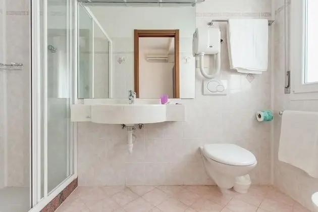 Tek Büyük veya İki Ayrı Yataklı Oda, Balkon