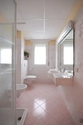 Üç Kişilik Oda, Balkon