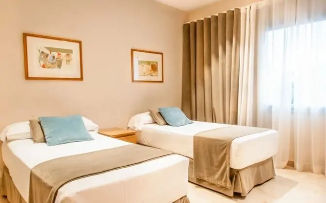 Büyük Yataklı Tek Kişilik Oda (Free Parking)