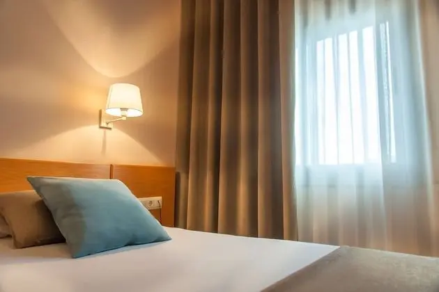 Büyük Yataklı Tek Kişilik Oda (Free Parking)