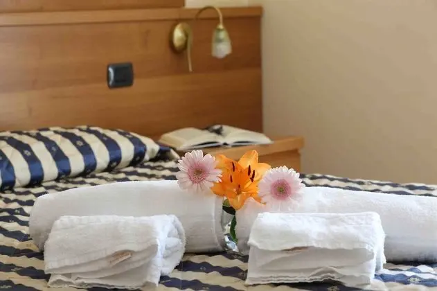 Economy Tek Büyük veya İki Ayrı Yataklı Oda, Sigara İçilebilir