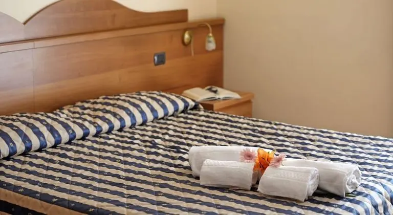 Economy Tek Büyük veya İki Ayrı Yataklı Oda, Sigara İçilebilir