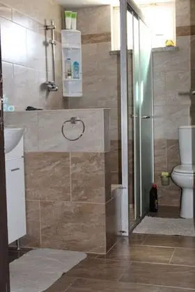 Traditional Ortak Ranzalı Oda, Sadece kadınlar için, Engellilere Uygun, Bahçe Manzaralı