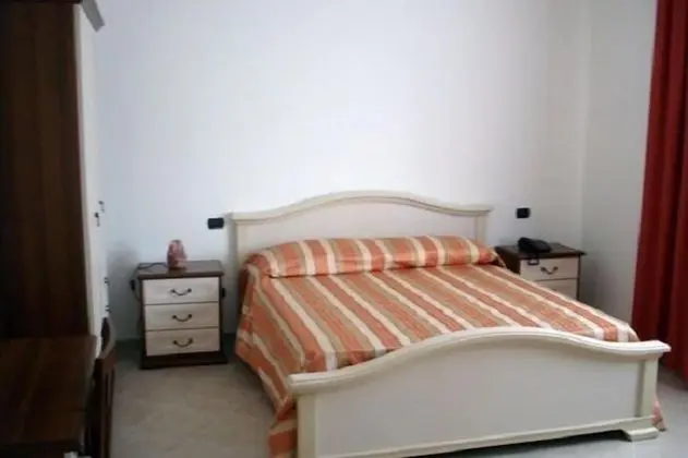 Deluxe Tek Büyük Yataklı Oda (with extra bed)