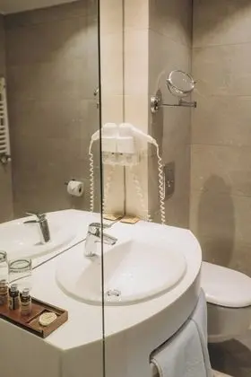 Comfort Tek Büyük veya İki Ayrı Yataklı Oda