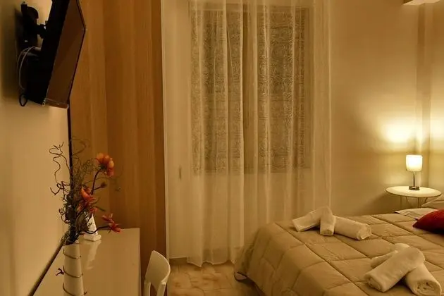 Tek Büyük Yataklı Oda (Paestum)