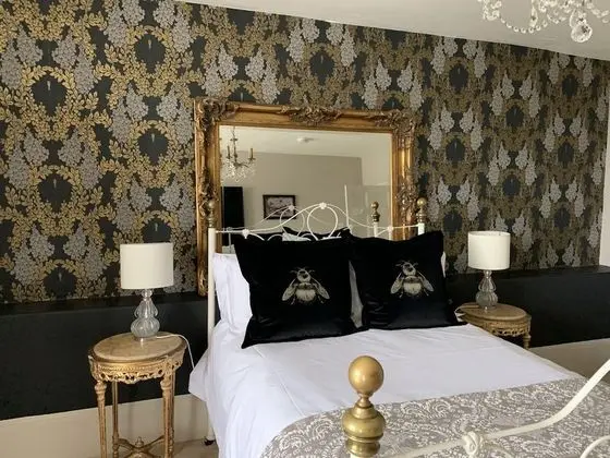 Luxury Tek Büyük Yataklı Oda, Banyolu/Duşlu (Brunyee)
