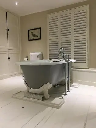 Luxury Tek Büyük Yataklı Oda, Banyolu/Duşlu (Brunyee)