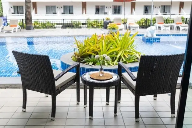 Deluxe Pool Access