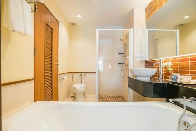 Deluxe Pool Access