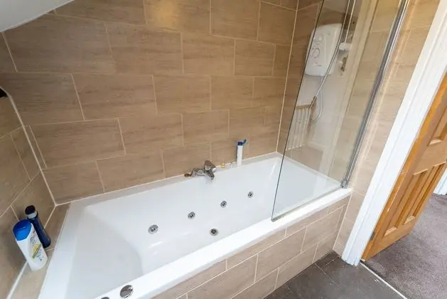 Ev, 1 Büyük (Queen) Boy Yatak