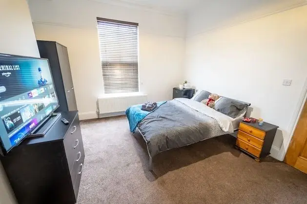 Ev, 1 Büyük (Queen) Boy Yatak