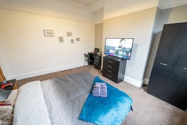 Ev, 1 Büyük (Queen) Boy Yatak