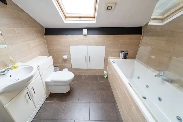 Ev, 1 Büyük (Queen) Boy Yatak