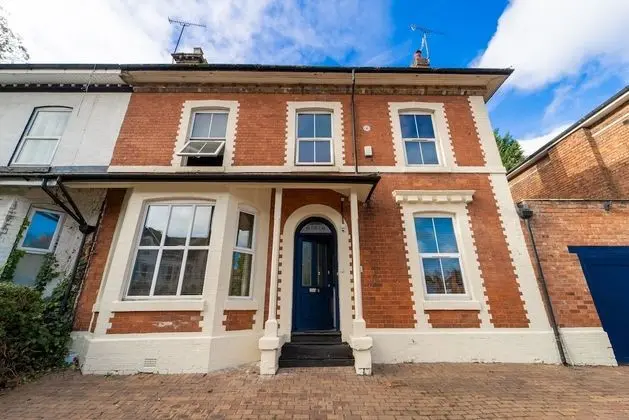 Ev, 1 Büyük (Queen) Boy Yatak