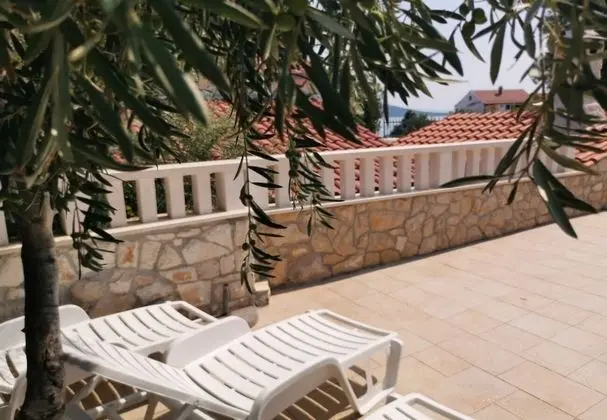 Ev (Cosy Home - 50 m from beach - H(4+1))
