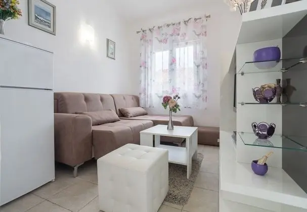 Ev (Cosy Home - 50 m from beach - H(4+1))