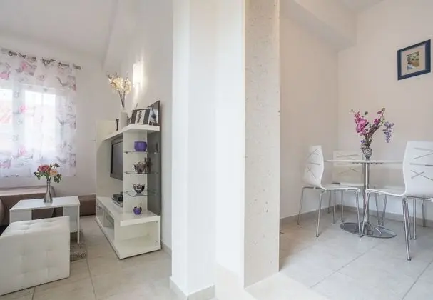 Ev (Cosy Home - 50 m from beach - H(4+1))