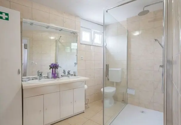 Ev (Cosy Home - 50 m from beach - H(4+1))