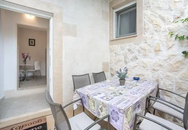 Ev (Cosy Home - 50 m from beach - H(4+1))