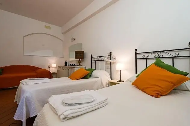 Standard İki Ayrı Yataklı Oda (with sofa)