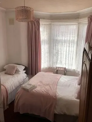 Family Tek Büyük veya İki Ayrı Yataklı Oda